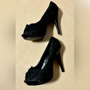 Lasonia Platform Heels Black Lacy Design